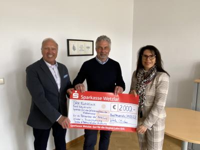 Dieter and Bettina Wulkow handed over the symbolic cheque of 2.000 €